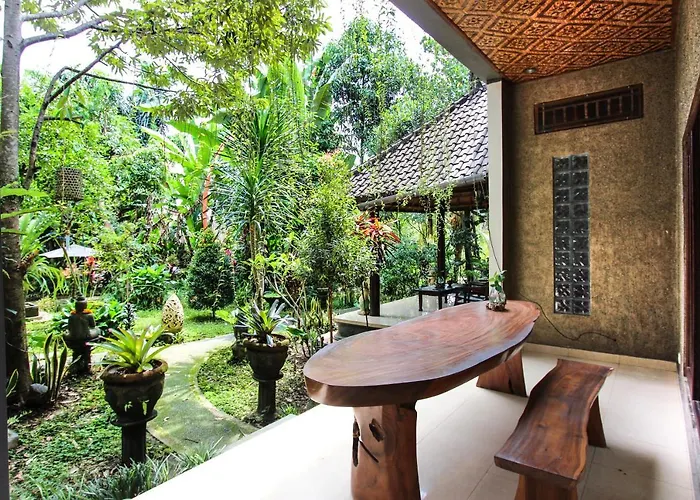 Bali 68 Pensión 4*